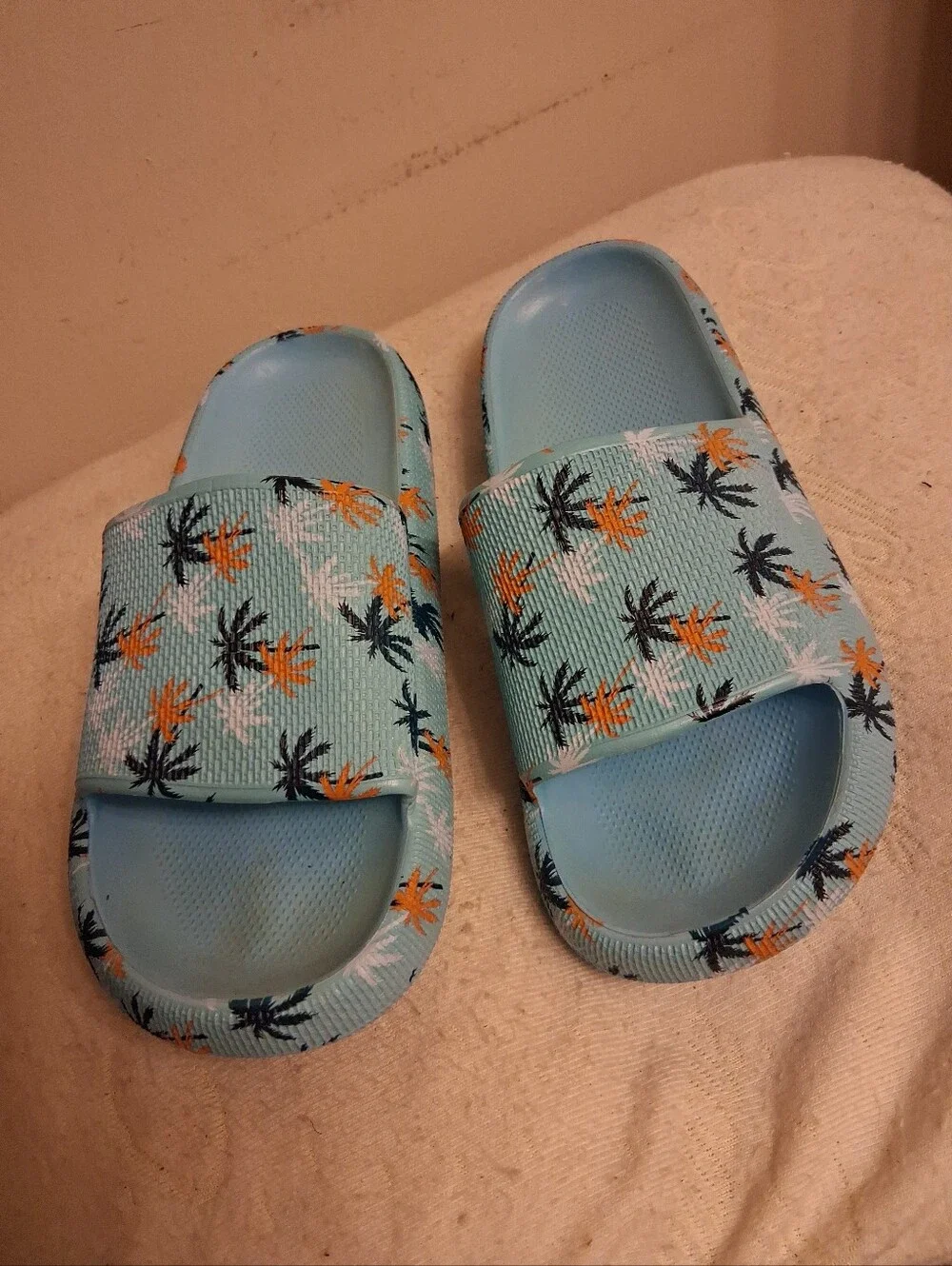 Kids Light Blue Tropical Palm Slide Sandals similar to Crocs EU Size 34, US 2